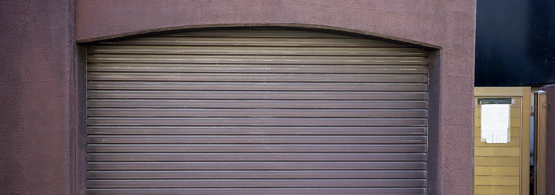 Fallen Garage Door Worn Rollers Replacement in Tampa, Florida